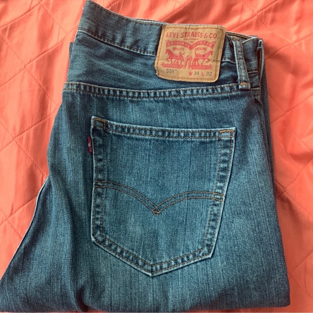 Levi's Men's Blue Jeans size 34x32 style 559